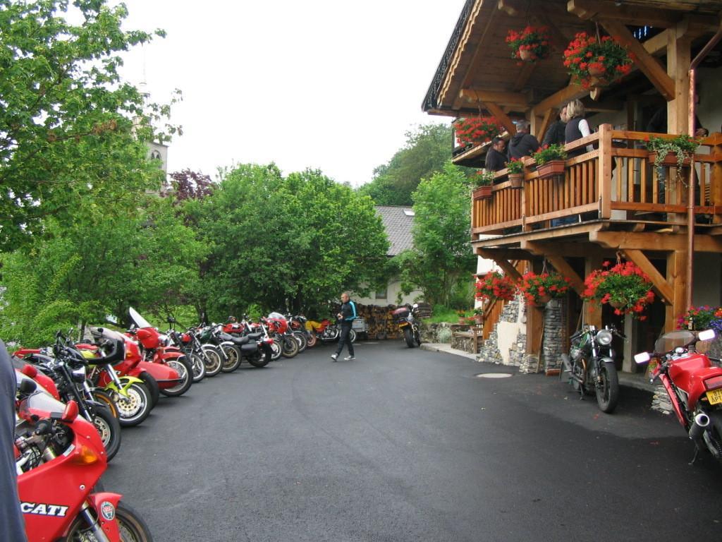 ホテルChalet La Source Saint-Nicolas-la-Chapelle  エクステリア 写真
