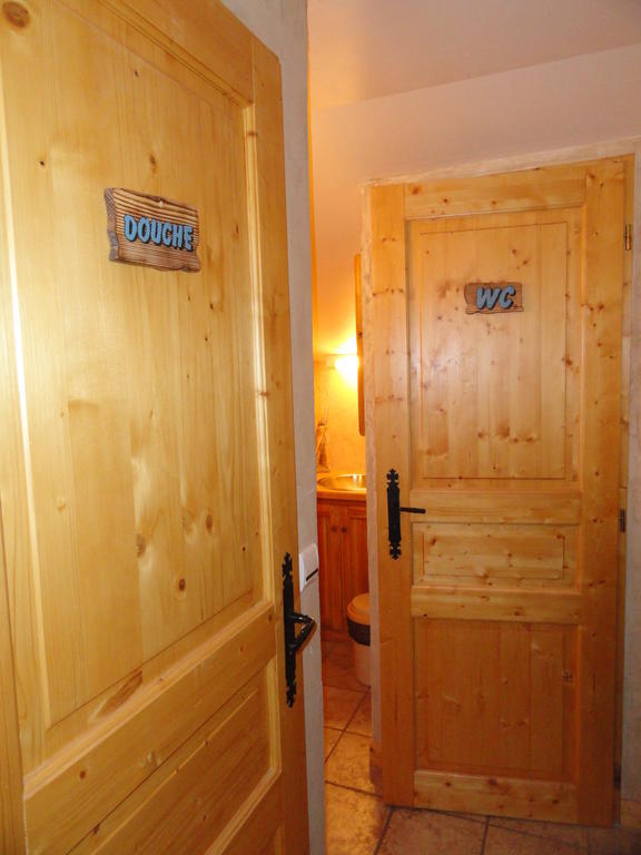 ホテルChalet La Source Saint-Nicolas-la-Chapelle  エクステリア 写真