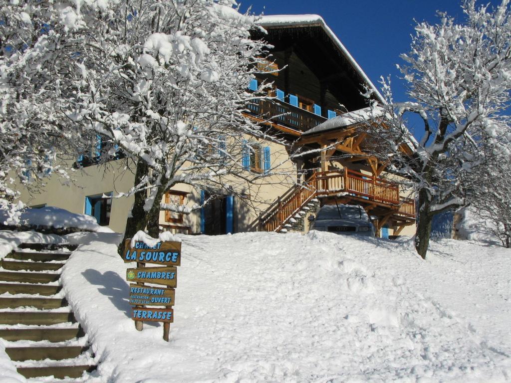 ホテルChalet La Source Saint-Nicolas-la-Chapelle  エクステリア 写真